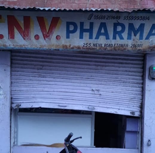 नेविल रोड स्थित मेडिकल स्टोर का उठा हुआ शटर