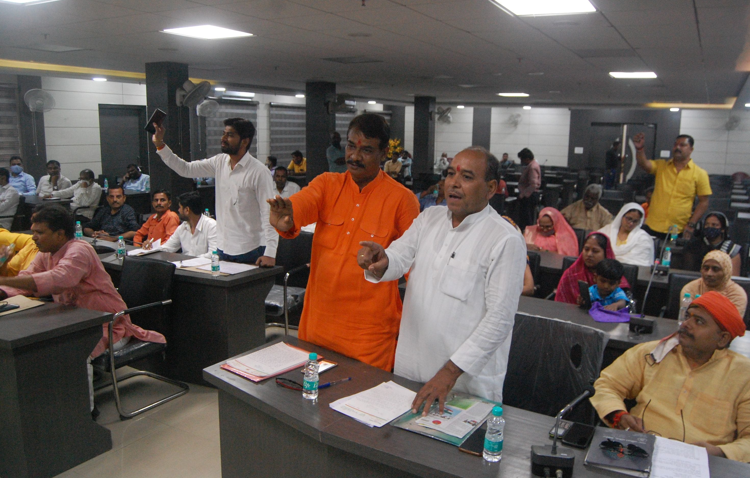 नगर पालिका बोर्ड की बैठक में सभासदो ने अपनी बात रखी। संवाद न्यज एजेंसी नगर पालिका बोर्ड की बैठक में सभासदो ने अपनी बात रखी। संवाद न्यज एजेंसी