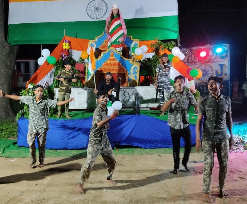 कांधला के मोहल्ला रायजादगान में श्री कृष्ण जन्माष्मी पर आयोजित कार्यक्रम में नृत्य करते कलाका? कांधला के मोहल्ला रायजादगान में श्री कृष्ण जन्माष्मी पर आयोजित कार्यक्रम में नृत्य करते कलाका?