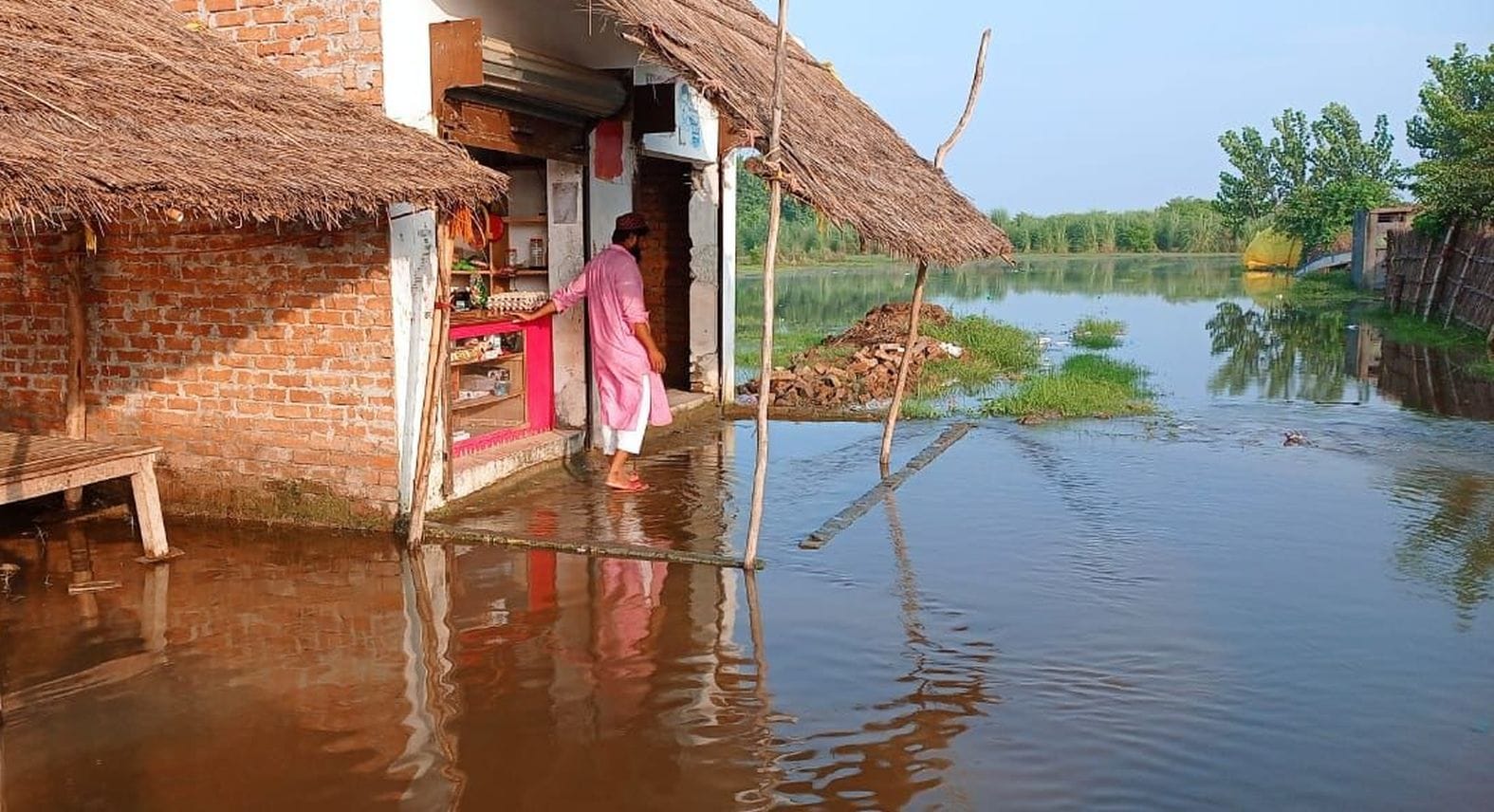 गांव समैचीपुर में भरा बाढ़ का पानी। संवाद गांव समैचीपुर में भरा बाढ़ का पानी। संवाद
