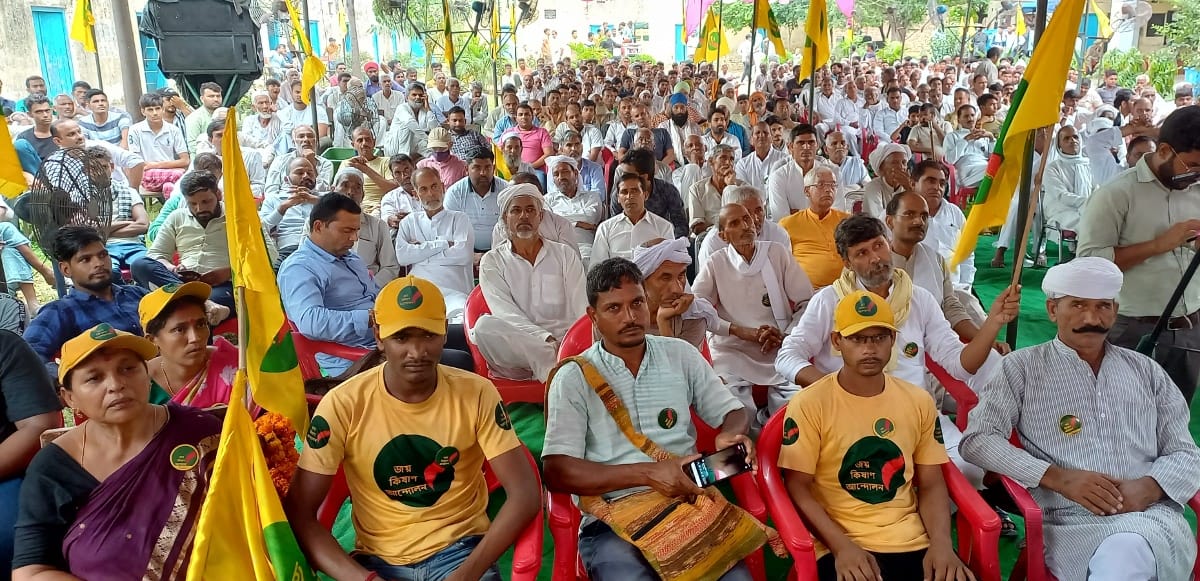 गांव जड़वड कटिया में जय किसान आंदोलन में किसान पंचायत में मौजूद किसान व ग्रामीण। गांव जड़वड कटिया में जय किसान आंदोलन में किसान पंचायत में मौजूद किसान व ग्रामीण।