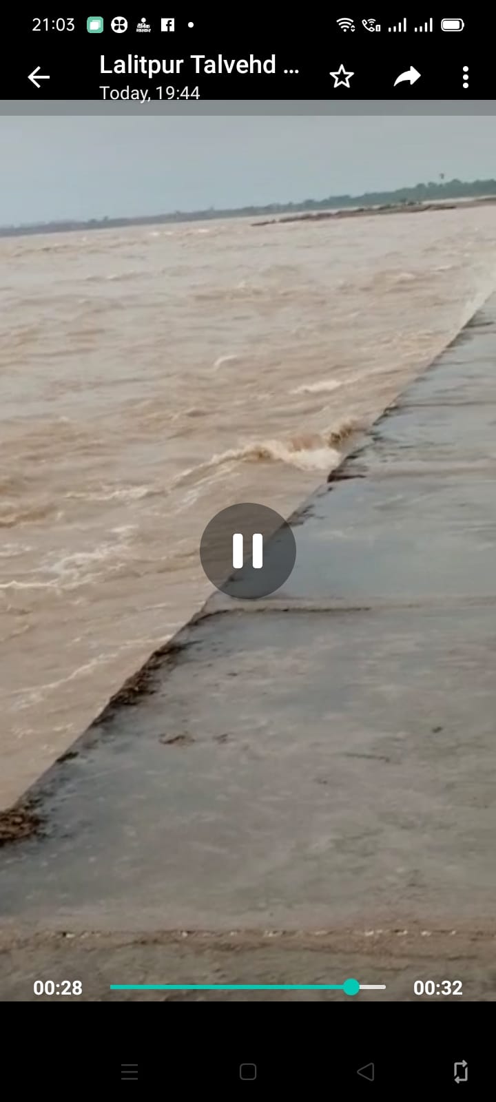 माताटीला डेम के पाठक से निकलकर बह रहा पानी