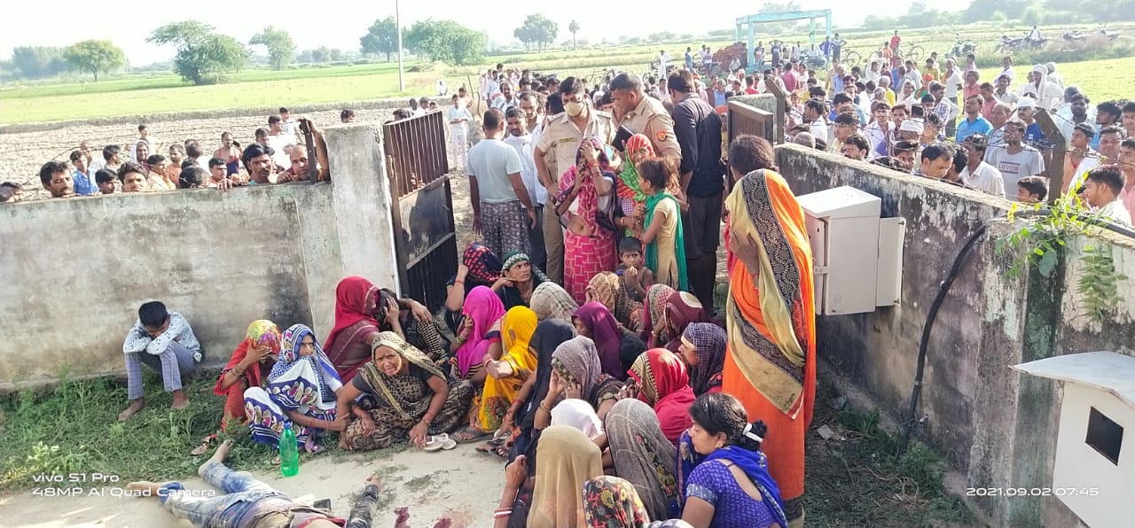 घटना स्थल पर विलाप करती महिलाएं घटना स्थल पर विलाप करती महिलाएं