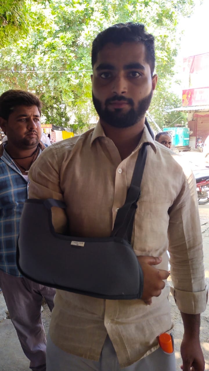 घटना की जानकारी देता छात्र अमनदीप घटना की जानकारी देता छात्र अमनदीप