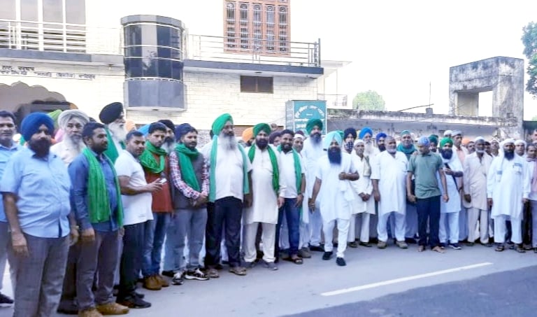 अफजलगढ़ गुरूद्वारे से मुजफ्फरनगर पंचायत के लिए रवाना होते किसान।