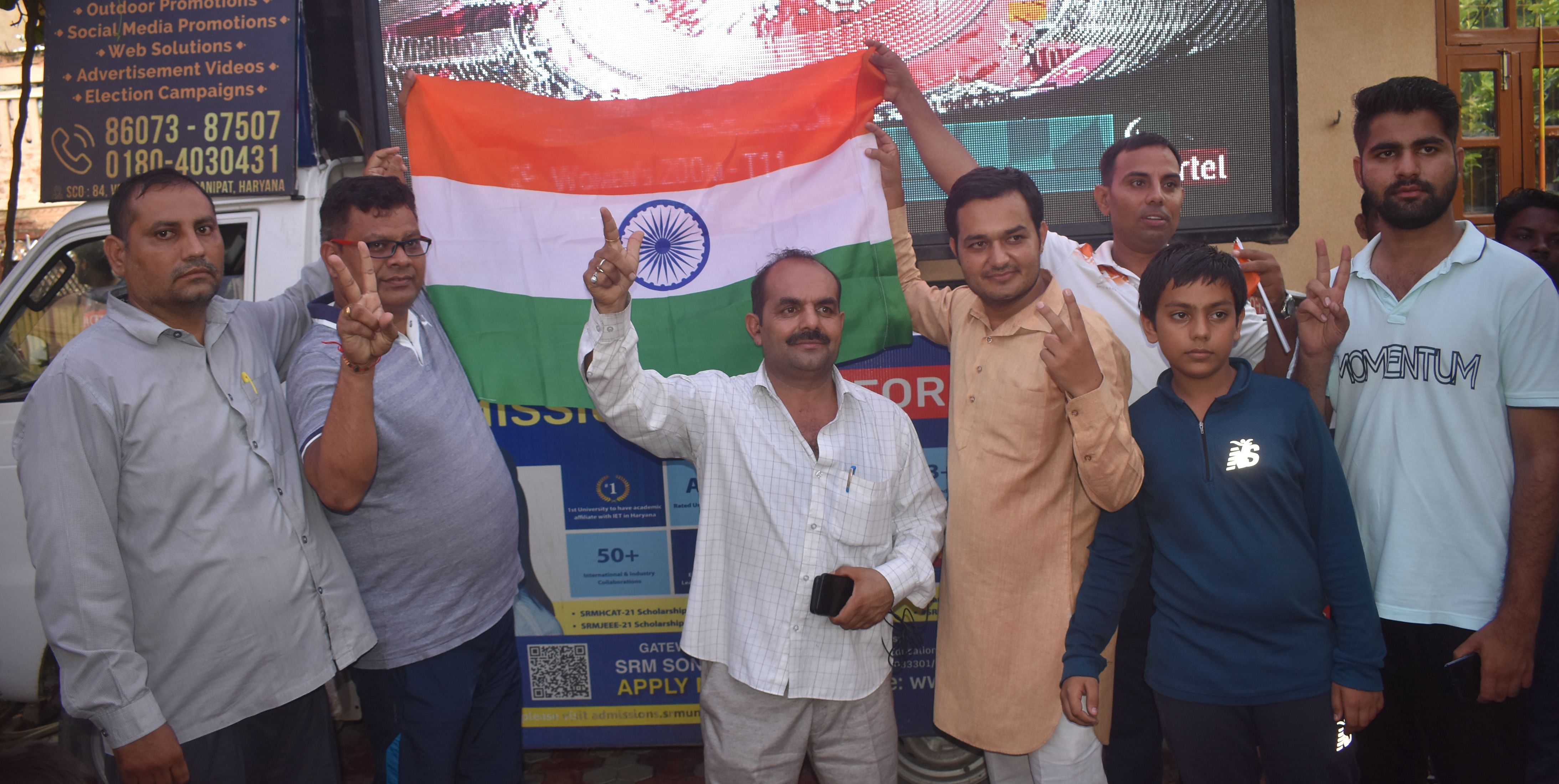 पानीपत। नवदीप के हारने के बाद भी ग्रामीणों ने बढ़ाया उसके पिता दलबीर का जोश।