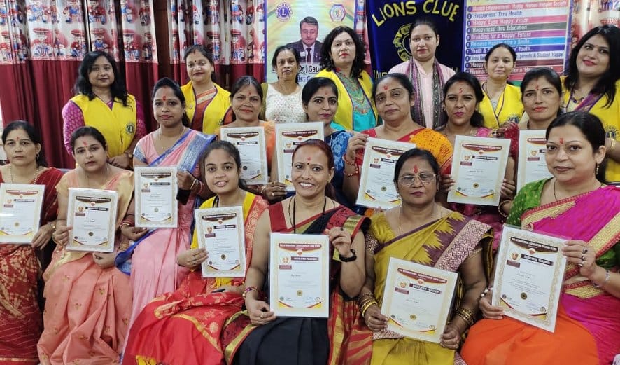 नजीबाबाद में लायंस रेनबो द्वारा सम्मानित शिक्षिकाएं। नजीबाबाद में लायंस रेनबो द्वारा सम्मानित शिक्षिकाएं।