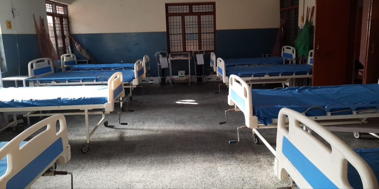 जिला अस्पताल में डेंगू मरीजों के लिए लगाए गए बेड