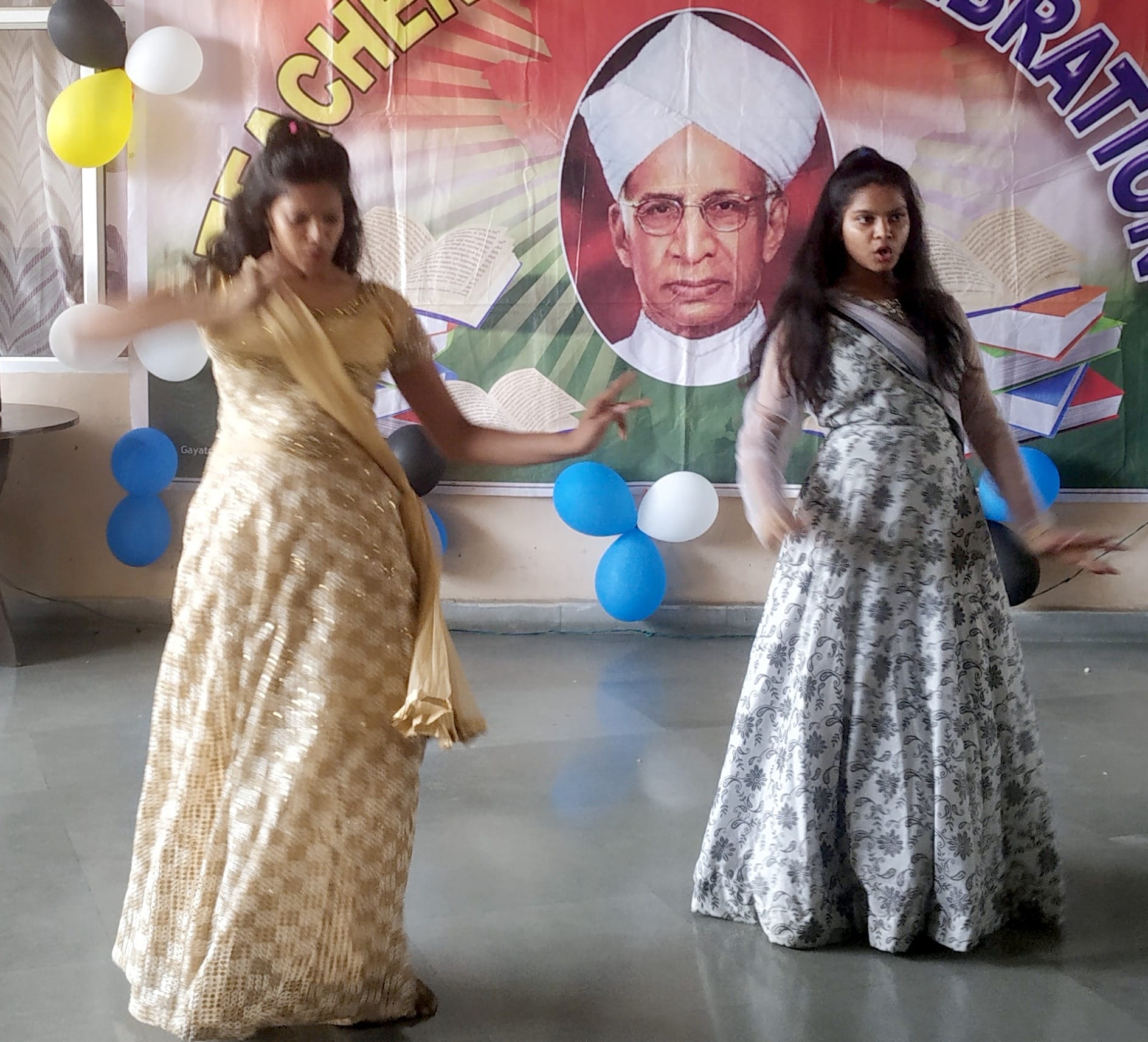 शामली मेपल्स एकेडमी में आयोजित शिक्षक दिवस पर सास्कृतिक कार्यक्रम प्रस्तुत करती छात्राएं शामली मेपल्स एकेडमी में आयोजित शिक्षक दिवस पर सास्कृतिक कार्यक्रम प्रस्तुत करती छात्राएं