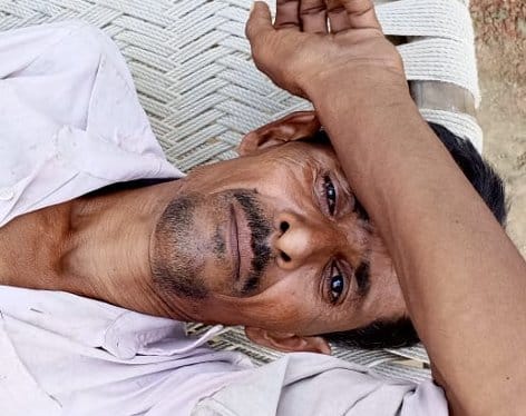 बुखार से पीड़ित सिंगोली तगा गांव निवासी व्यक्ति बुखार से पीड़ित सिंगोली तगा गांव निवासी व्यक्ति