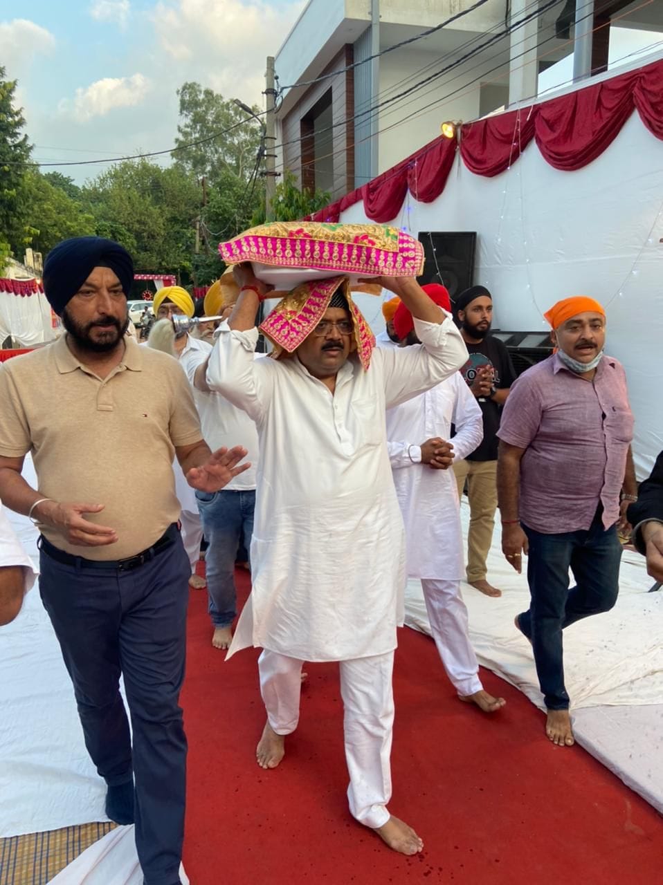 श्री गुरु ग्रंथ साहब के प्रकाश पर्व के उपलक्ष्य में आयोजित कार्यक्रम के दौरान नगर विधायक संजय गर?