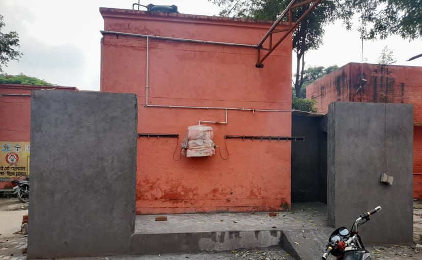 सीएचसी में ऑक्सीजन प्लांट के लिए बनाया गया कक्ष
