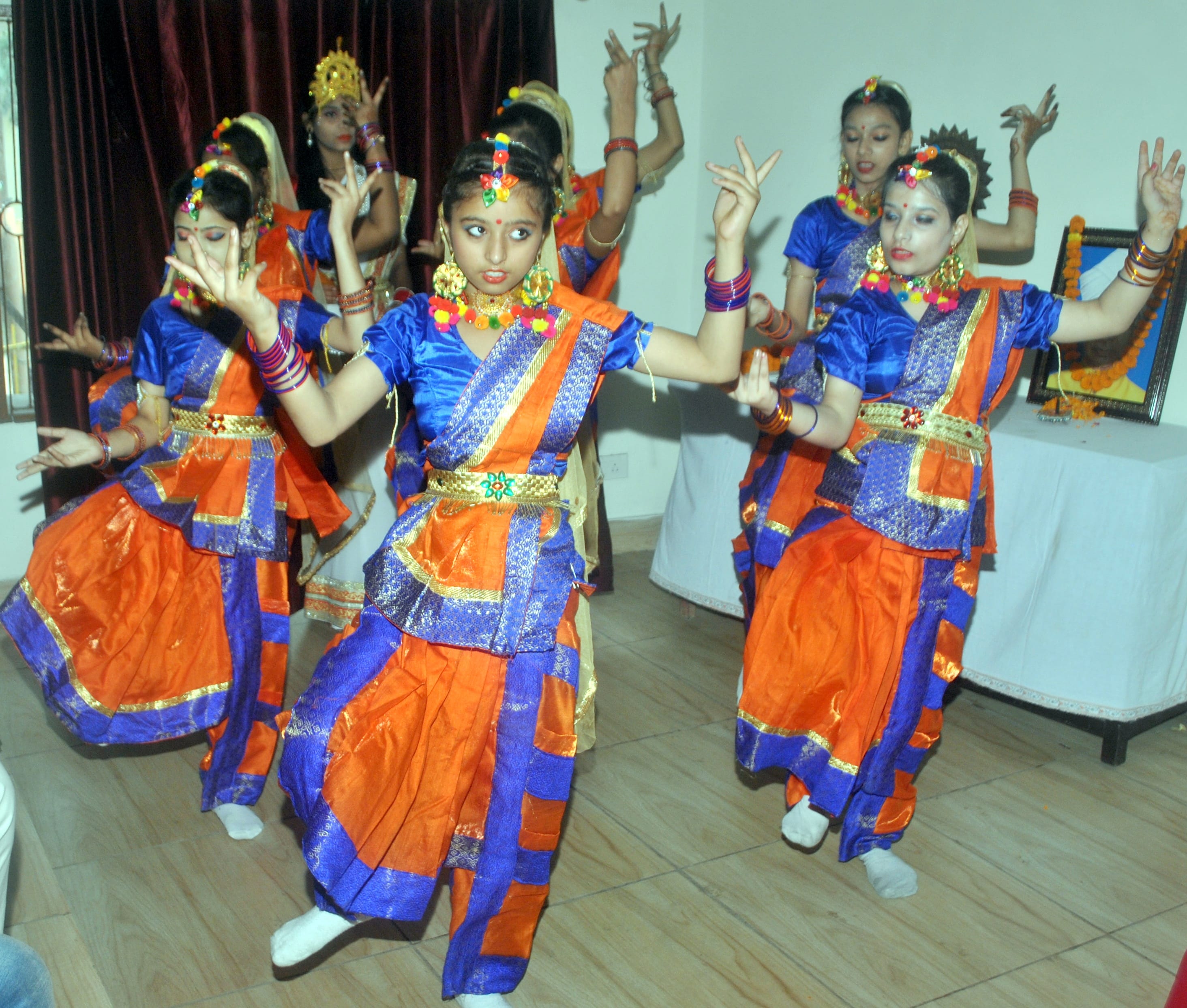 शामली आरके डिग्री कॉलेज में आयोजित शिक्षक सम्मान समारोह में सांस्कृतिक कार्यक्रम प्रस्तुत करत? शामली आरके डिग्री कॉलेज में आयोजित शिक्षक सम्मान समारोह में सांस्कृतिक कार्यक्रम प्रस्तुत करत?