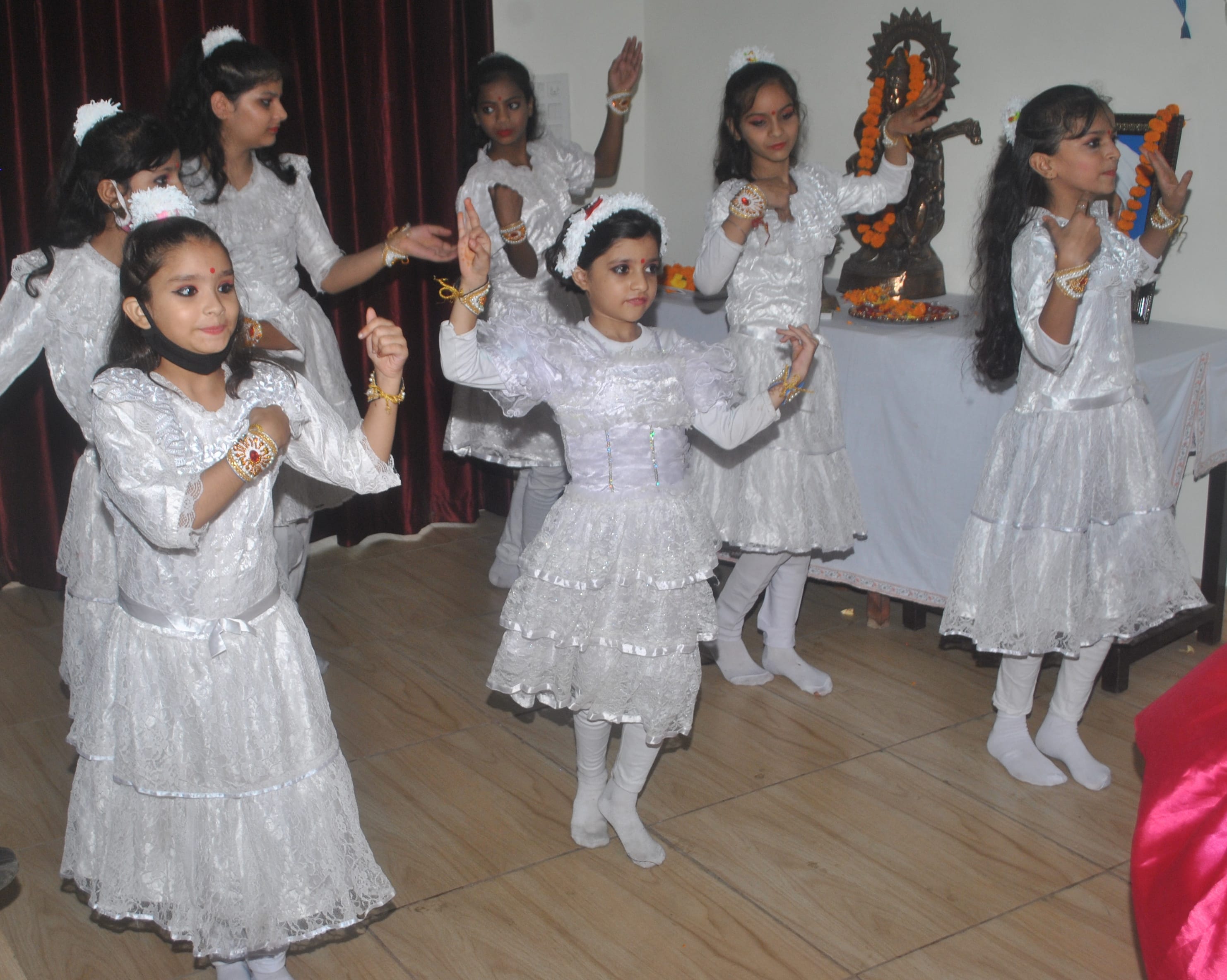 शामली आरके डिग्री कॉलेज में आयोजित शिक्षक सम्मान समारोह में सांस्कृतिक कार्यक्रम प्रस्तुत करत? शामली आरके डिग्री कॉलेज में आयोजित शिक्षक सम्मान समारोह में सांस्कृतिक कार्यक्रम प्रस्तुत करत?