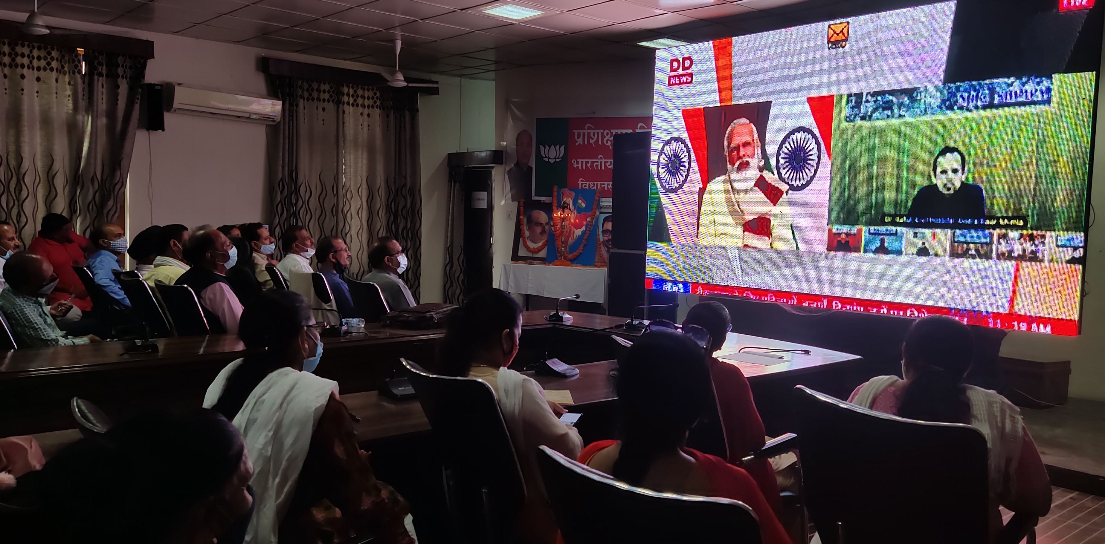ऊना में प्रधानमंत्री नरेंद्र का कोरोना वॉरियर्स व लाभर्थियों के साथ वैक्सीन संवाद कार्यक्रम मे?