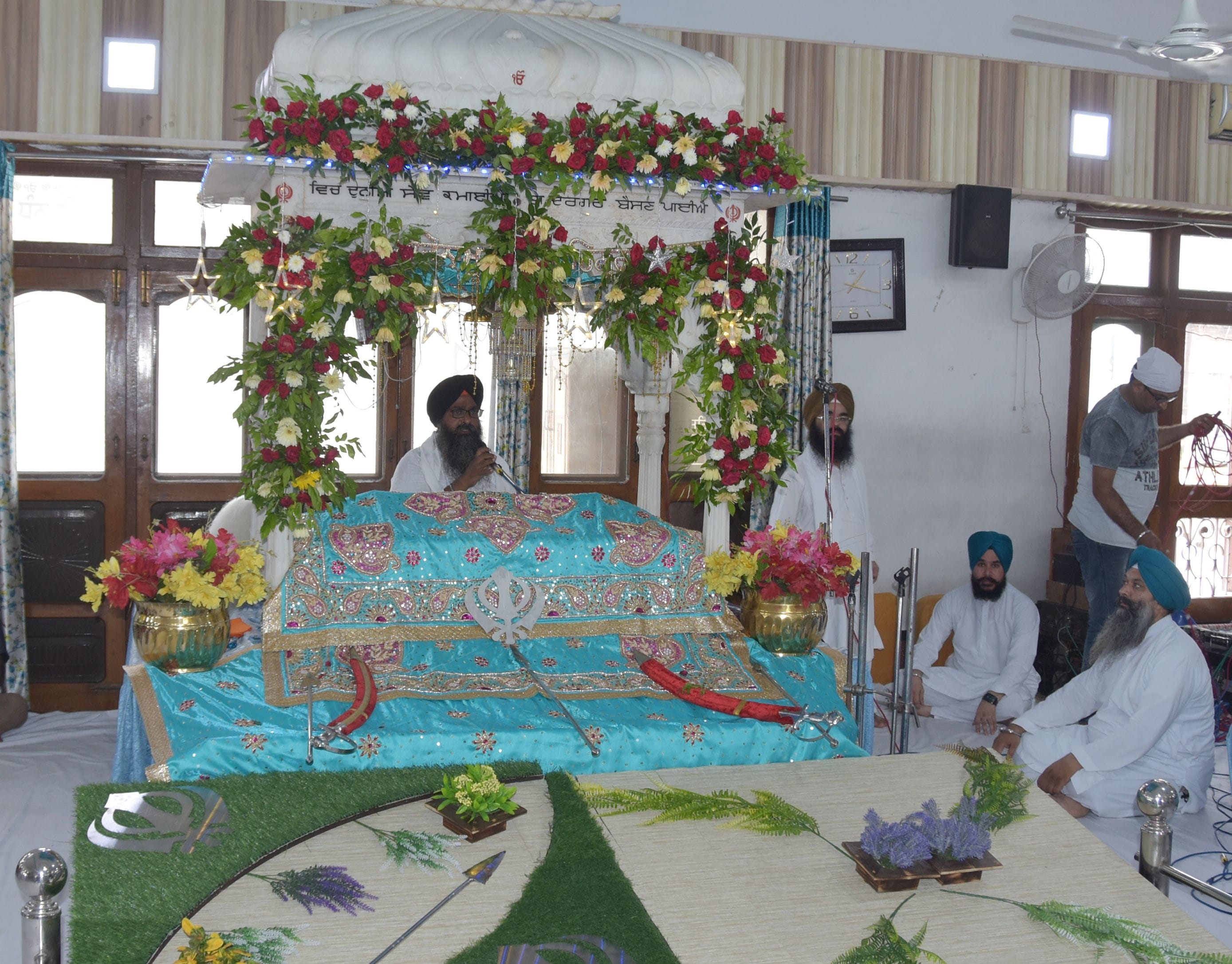 गुरूद्वारा गुरू सिंह सभा में पहला प्रकाश दिवस पर सजा दीवान साहिब