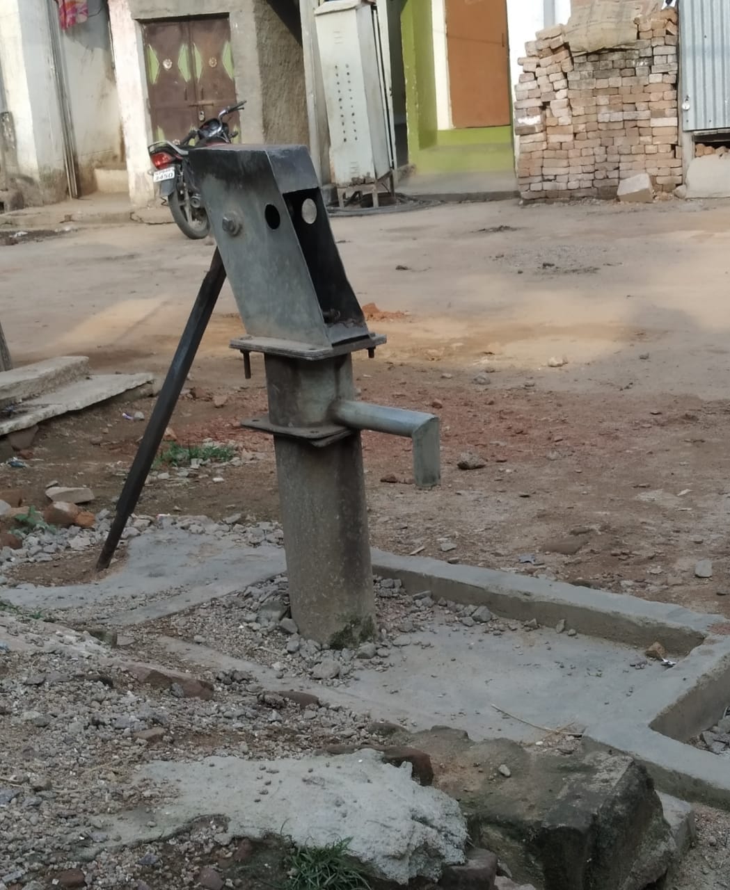 विष्णुपुरा आवास कॉलोनी का हैंडपंप खराब विष्णुपुरा आवास कॉलोनी का हैंडपंप खराब