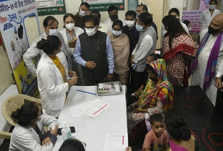 चंडीगढ़ पहुंची राज्यसभा की संसदीय समिति: डड्डूमाजरा के स्वास्थ्य केंद्र का किया दौरा, की व्यवस्थाओं की समीक्षा