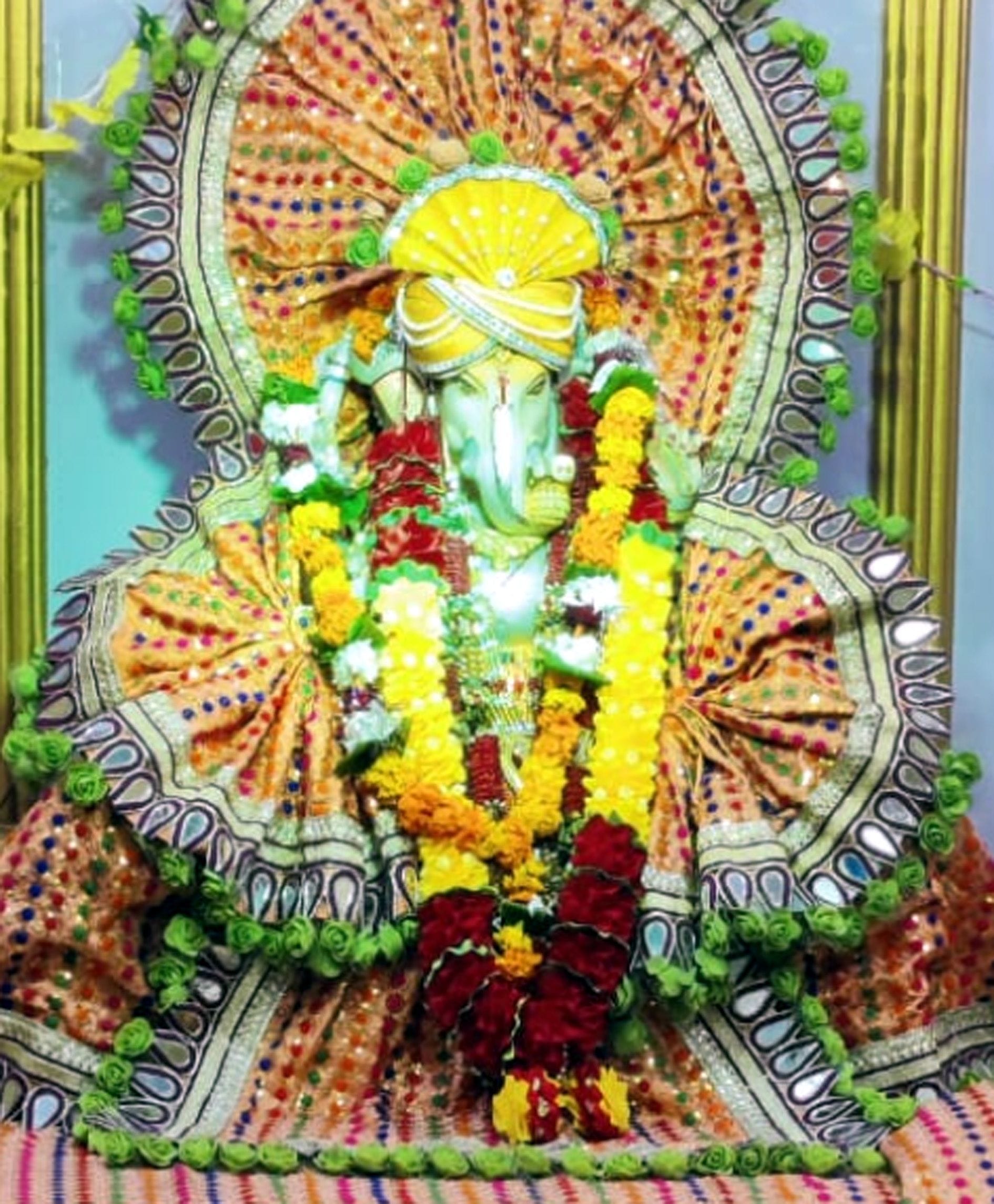 कासगंज के प्रभुपार्क में सिद्घि विनायक मंदिर में विराजे गणपति