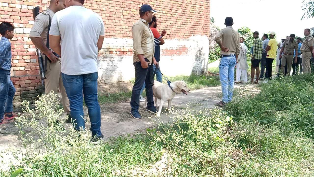 चोरी के बाद मौके पर पहुंची डाग स्क्वायड चोरी के बाद मौके पर पहुंची डाग स्क्वायड