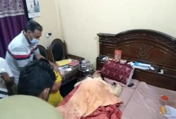 बेड पर पड़ी मिली थी लाश