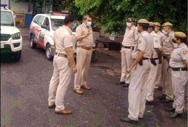 Omicron Cases In India Live, Covid-19 New Corona Variant, Health Ministry  Updates On Active Cases In Paramilitary Cisf Hindi News Updates - Corona  Live: दिल्ली पुलिस पर कोरोना का कहर, मात्र 11