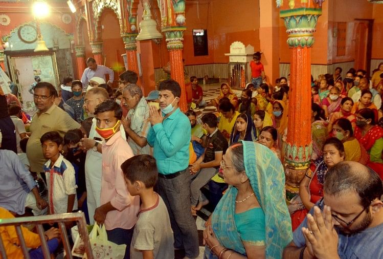 श्री बड़ा गणेश मंदिर में उमड़ी श्रृद्धालुओं की भीड़।