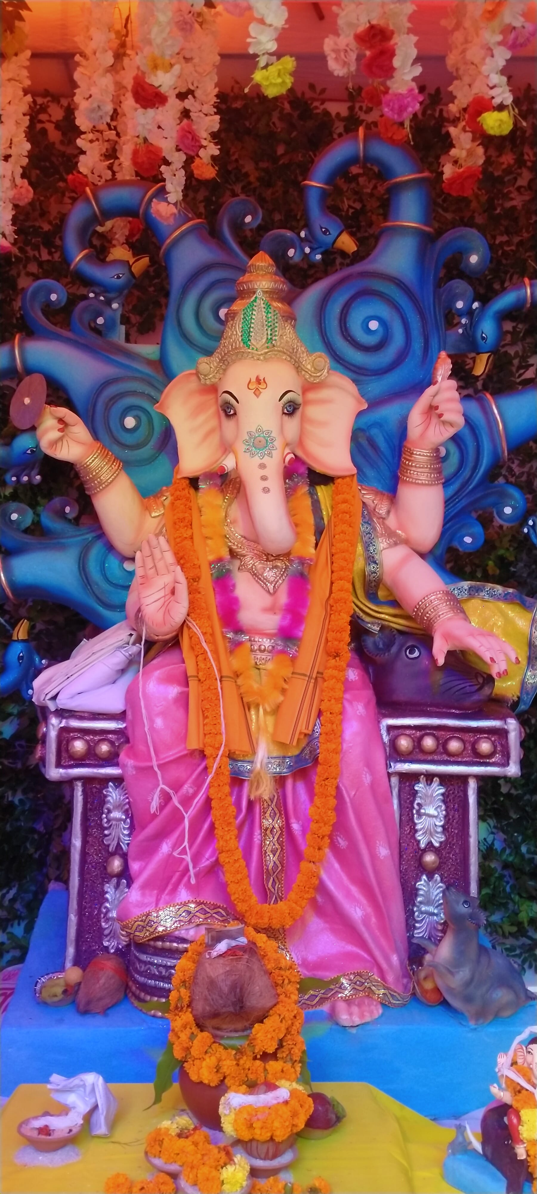 राबर्टगंज शीतला माता मंदिर के समीप गणपति बप्पा महोत्सव समिति की प्रतिमा।