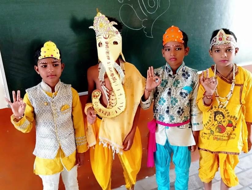 कासगंज के एसजेएस पब्लिक स्कूल में सजाई गई गणेश भगवान की झांकी