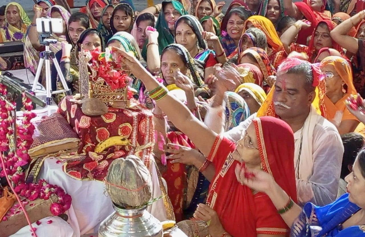 फोटो संख्या 08- कथा में मौजूद श्रद्धालुगण फोटो संख्या 08- कथा में मौजूद श्रद्धालुगण