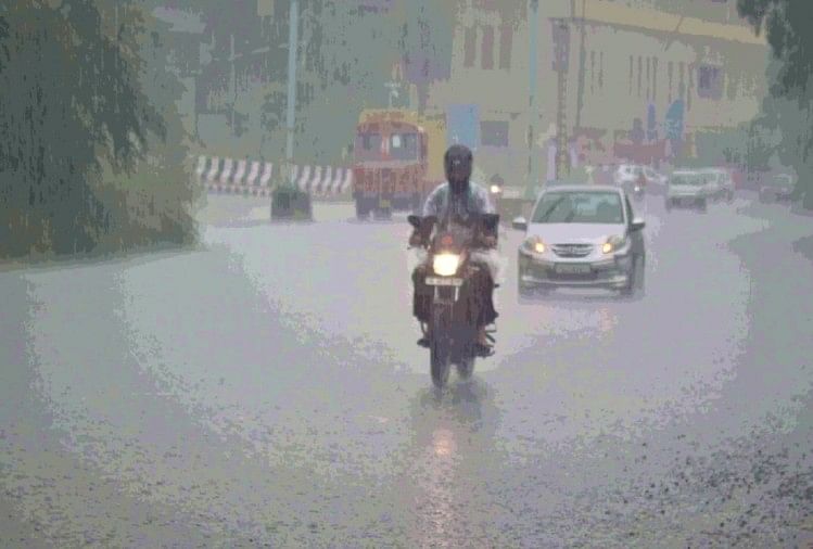 दिल्ली: बारिश का दौर अभी नहीं थमने वाला, इस सप्ताह हल्की व मध्यम स्तर की वर्षा रहेगी जारी