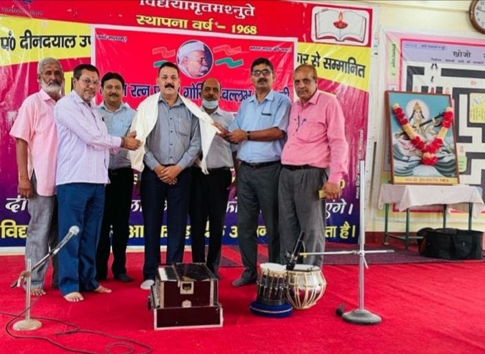 खटीमा में पं. जीबी पंत की जयंती पर शैलेश मटियानी पुरस्कार प्राप्त शिक्षक नरेंद्र रौतेला को सम्मा?