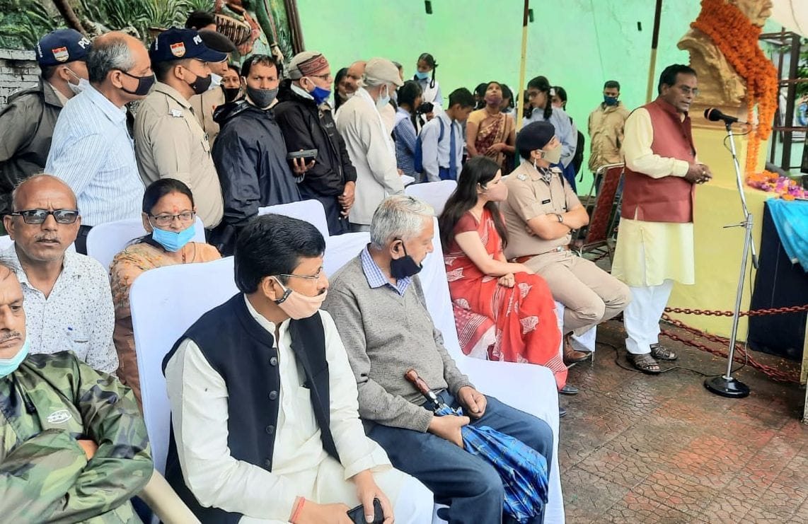 पं. गोविंद बल्लभ पंत की जयंती पर संबोधित करते विधानसभा उपाध्यक्ष रघुनाथ सिंह चौहान, साथ में मौजूद पं. गोविंद बल्लभ पंत की जयंती पर संबोधित करते विधानसभा उपाध्यक्ष रघुनाथ सिंह चौहान, साथ में मौजूद