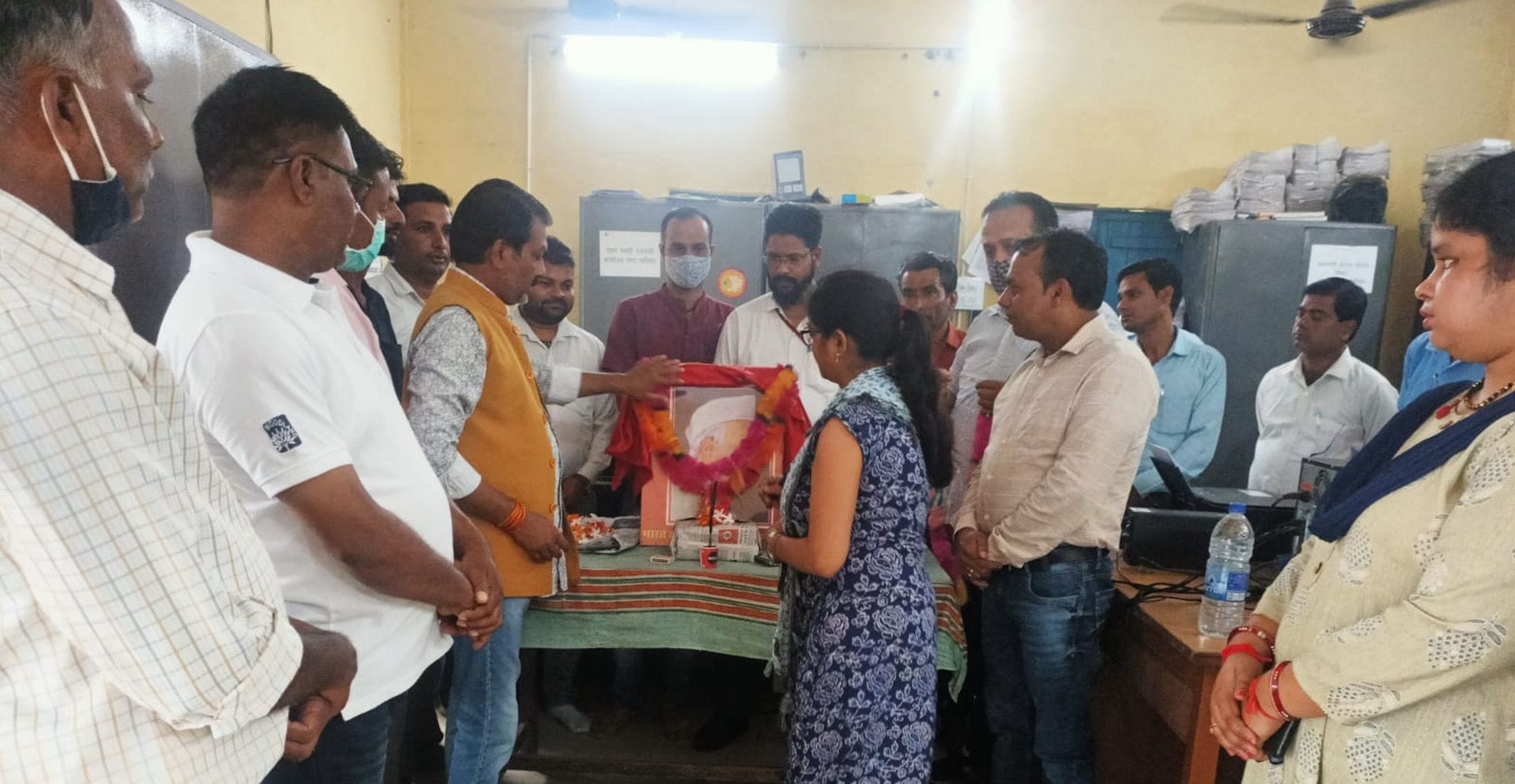 सितारगंज में भारत रत्न पंडित गोविंद बल्लभ पंत को श्रद्धांजलि देते पालिका बोर्ड के सदस्य।