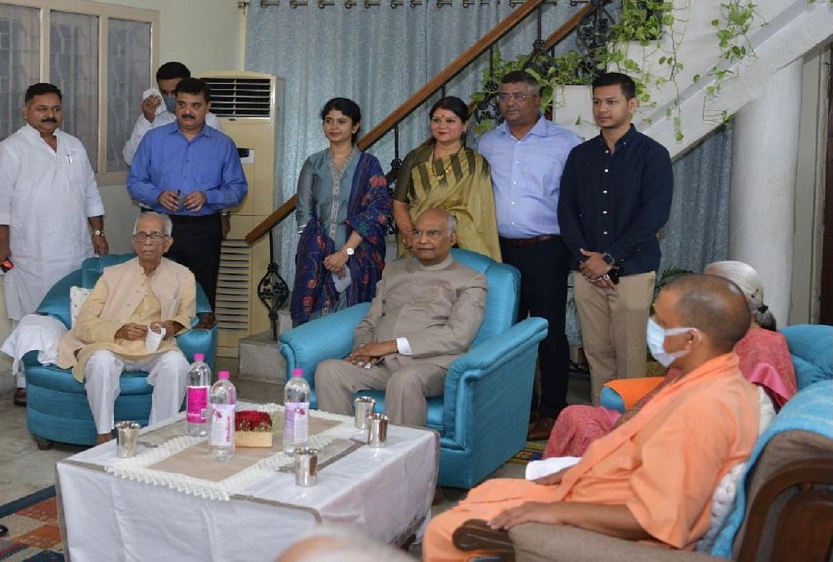Prayagraj News :  राष्ट्रपति रामनाथ कोविंद ने पूर्व राज्यपाल केशरीनाथ त्रिपाठी के घर पहुंचकर उनका हालचाल लिया।