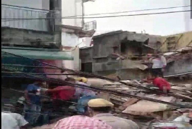 Delhi: Four-storey building collapses in Sabzi Mandi area, many feared trapped four storey building collapsed