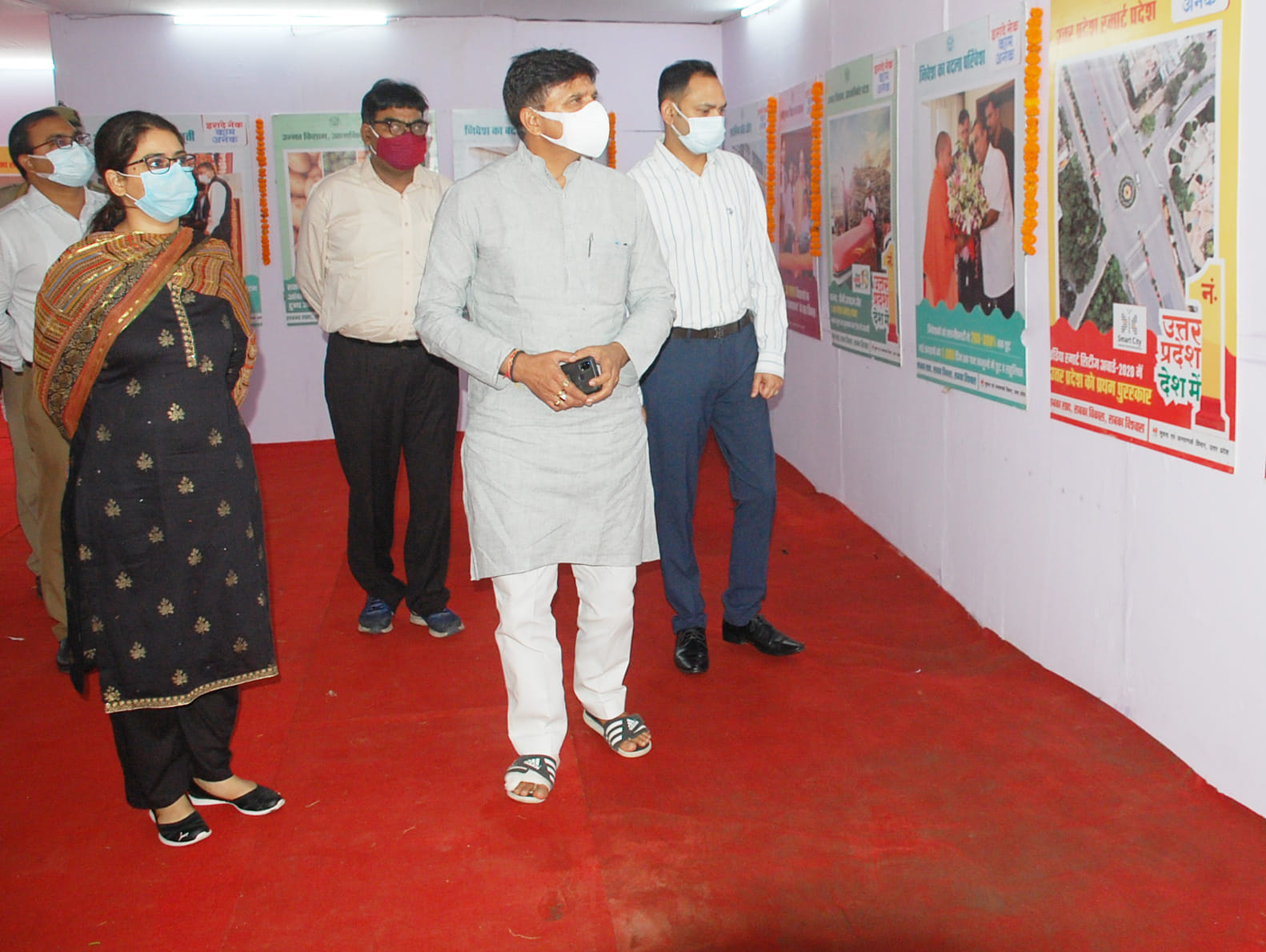 शामली कलक्ट्रेट में प्रदर्शनी का अवलोकन करते विधायक तेजेन्द्र निर्वाल व डीएम शामली कलक्ट्रेट में प्रदर्शनी का अवलोकन करते विधायक तेजेन्द्र निर्वाल व डीएम