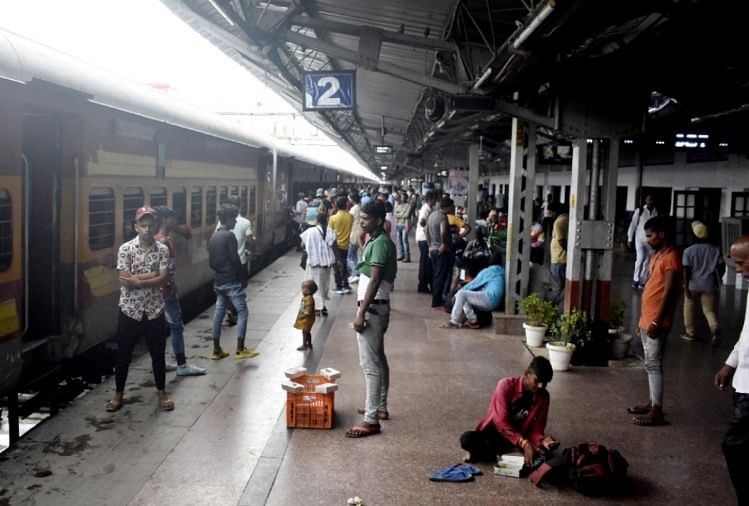 Kereta Api India: Sekarang tiket platform akan tersedia seharga Rs 10 seperti sebelumnya, harganya naik karena Corona Tiket Platform Sekarang Akan Tersedia Untuk Rs 10 Seperti Sebelum Kereta Api India Mengembalikan Kenaikan Harga Selama Masa Pandemi Covid19 Berita Terbaru Pembaruan