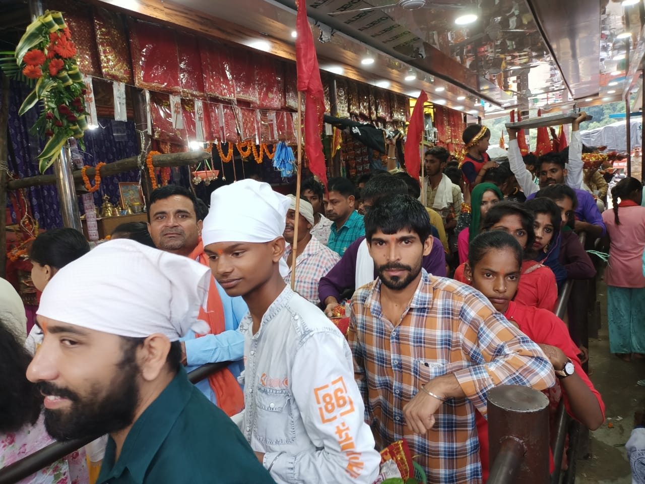 शाकंभरी माता के दरबार में उमड़े श्रद्वालु