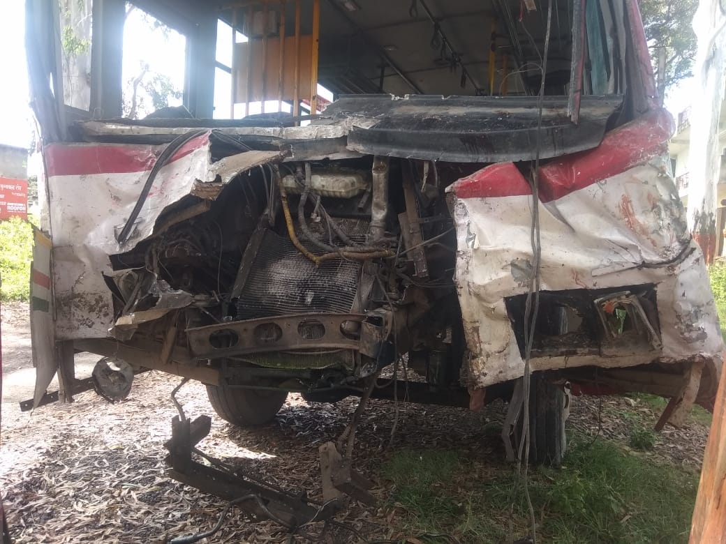 दुर्घटनाग्रस्त रोडवेज बस दुर्घटनाग्रस्त रोडवेज बस