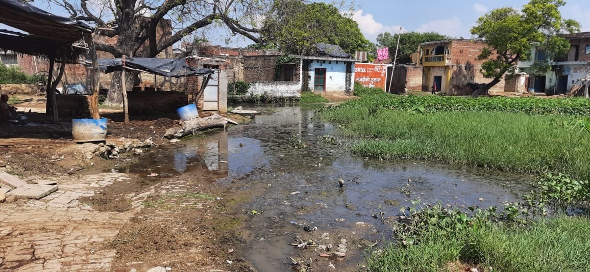 सालारपुर ब्लॉक के नंदगांव में गंदगी और जलभराव, अब संक्रामक रोग तो फैलेंगे ही। संवाद सालारपुर ब्लॉक के नंदगांव में गंदगी और जलभराव, अब संक्रामक रोग तो फैलेंगे ही। संवाद