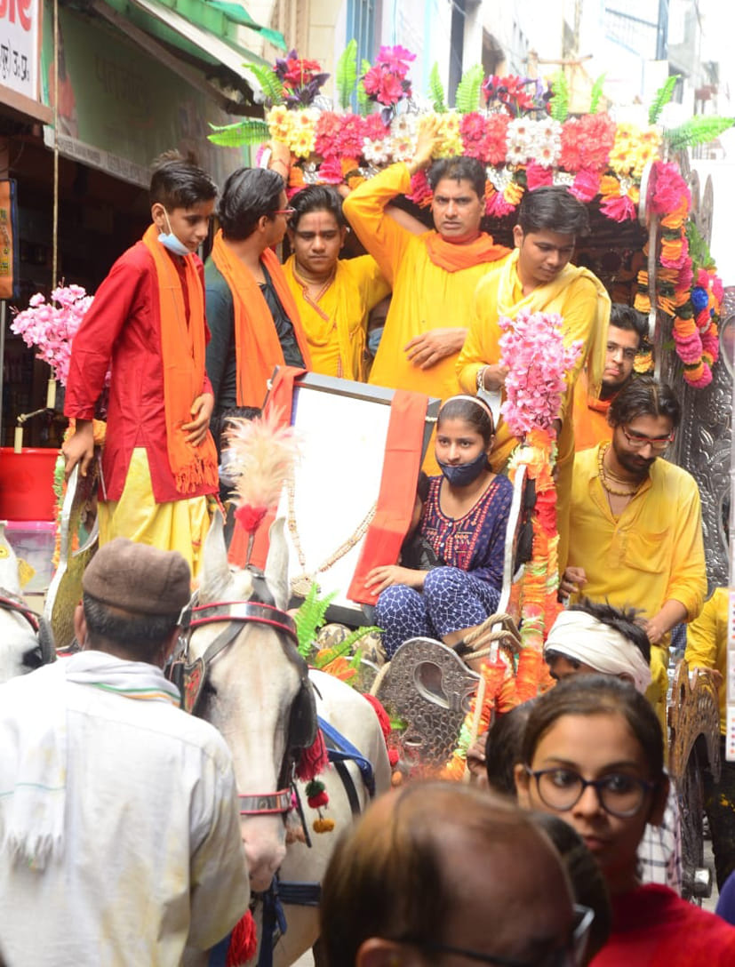 श्री राधा जन्मोत्सव पर शोभायात्रा निकालते श्रद्धालु