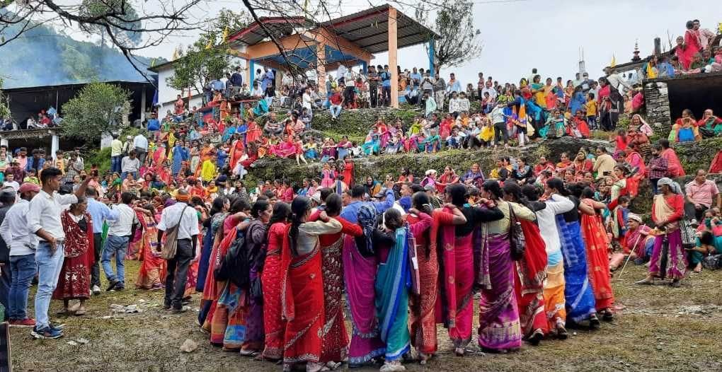 बागेश्वर के पोथिंग में नंदाष्टमी महोत्सव के दौरान चांचरी गायन करतीं महिलाएं। विज्ञप्ति बागेश्वर के पोथिंग में नंदाष्टमी महोत्सव के दौरान चांचरी गायन करतीं महिलाएं। विज्ञप्ति