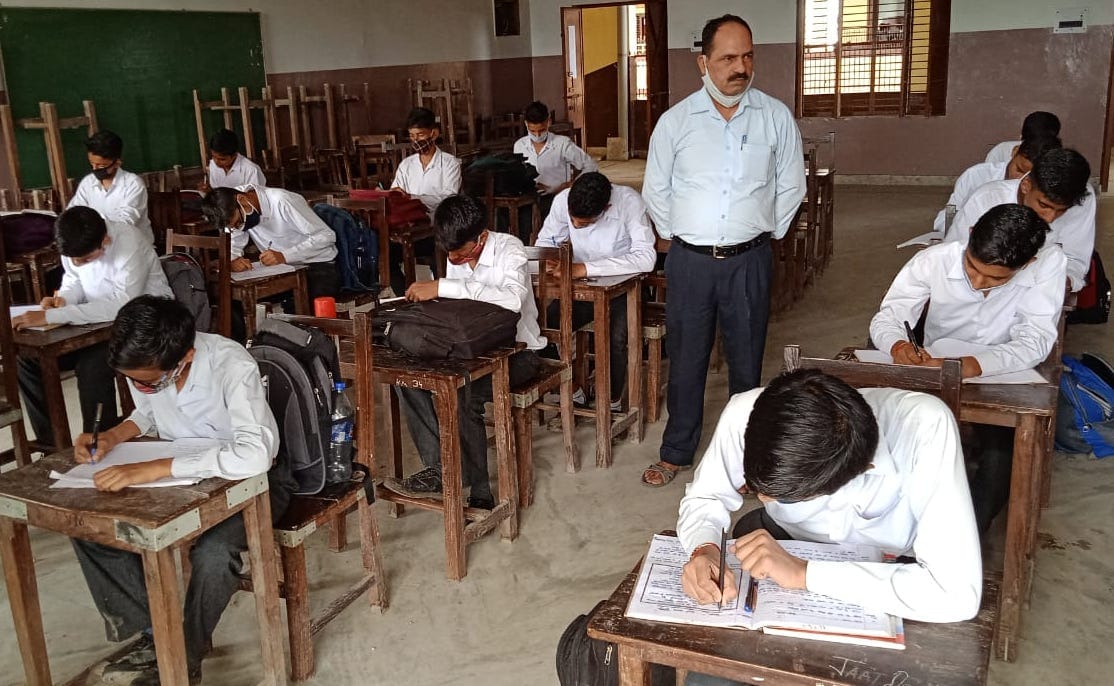 शामली सरस्वती विद्या मन्दिर इन्टर कॉलेज में हिन्दी विवस पर आयोजित निबंध लेखन प्रतियोगिता में भ? शामली सरस्वती विद्या मन्दिर इन्टर कॉलेज में हिन्दी विवस पर आयोजित निबंध लेखन प्रतियोगिता में भ?