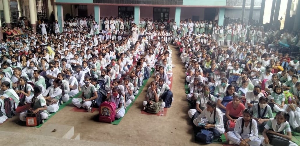 शामली हिन्दू कन्या इन्टर कॉलेज में आयोजित कार्यक्रम में भाग लेती छात्राएं शामली हिन्दू कन्या इन्टर कॉलेज में आयोजित कार्यक्रम में भाग लेती छात्राएं