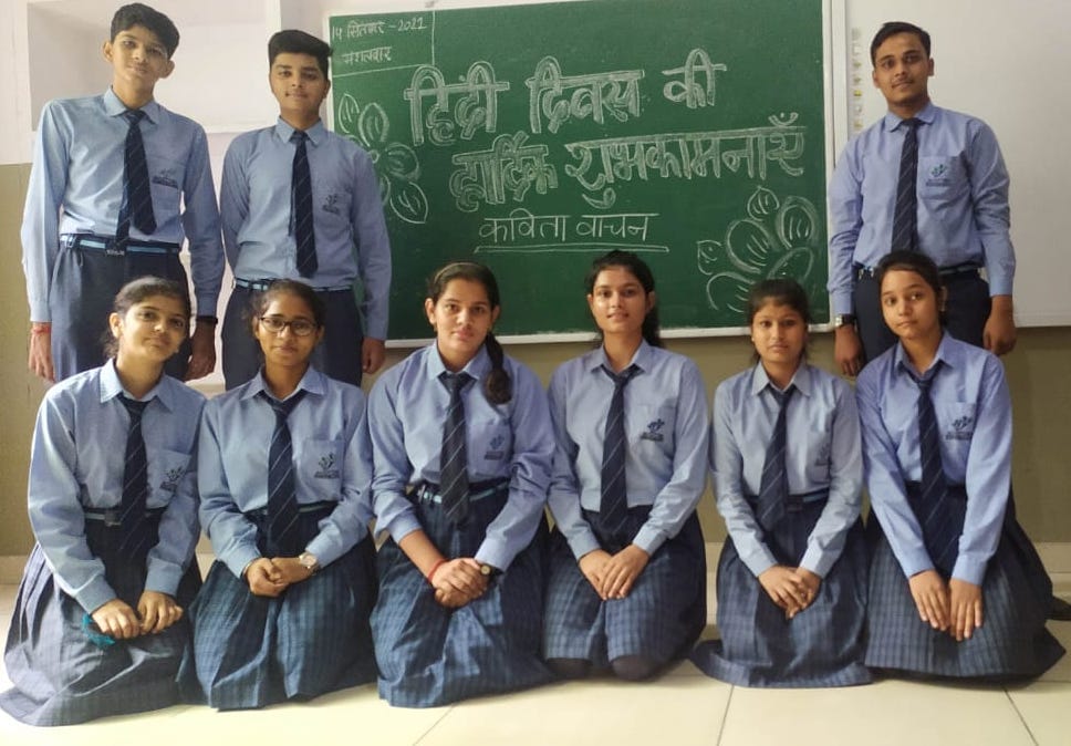 शामली स्कॉटिस स्कूल में हिन्दी दिवस पर आयोजित कार्यक्रम में भाग लेते छात्र छात्राएं शामली स्कॉटिस स्कूल में हिन्दी दिवस पर आयोजित कार्यक्रम में भाग लेते छात्र छात्राएं