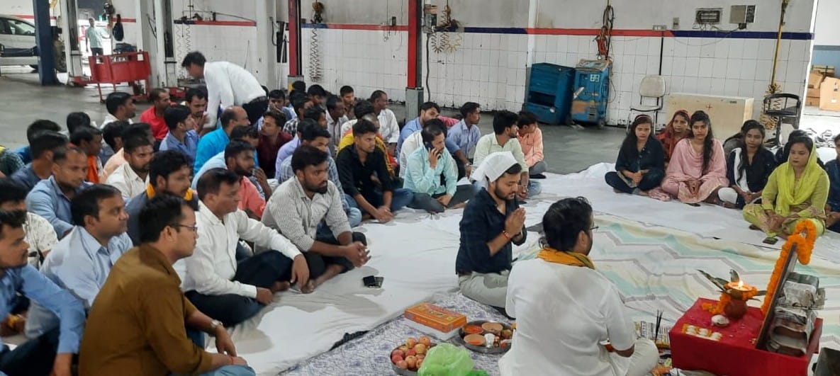 विश्वकर्मा जयंती के मौके पर कुत्तुपुर स्थित कीर्ति कुंज वर्कशॉप परिसर में भगवान विश्वकर्मा की प विश्वकर्मा जयंती के मौके पर कुत्तुपुर स्थित कीर्ति कुंज वर्कशॉप परिसर में भगवान विश्वकर्मा की प