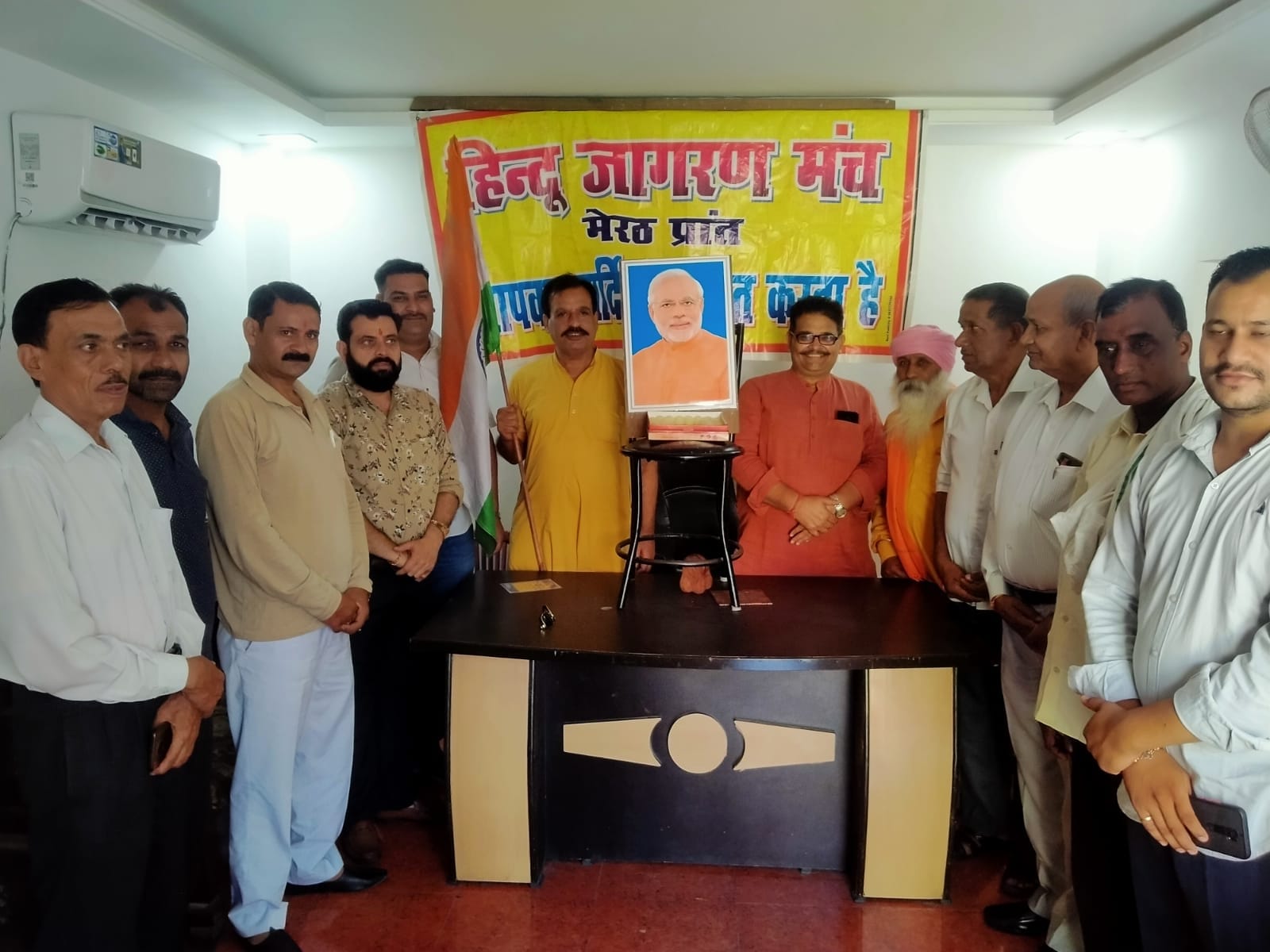 हकीकत नगर प्रधान मंत्री का जन्मदिन मनाते हिन्दु जागरण मंच के पदाधिकारी