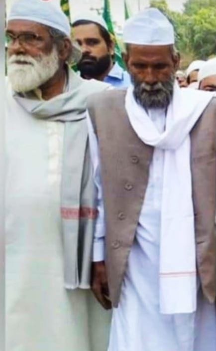 अपने छोटे भाई हाजी मुंतखब अहमद नूर सकलैनी के साथ। संवाद(फाइल फोटो) अपने छोटे भाई हाजी मुंतखब अहमद नूर सकलैनी के साथ। संवाद(फाइल फोटो)