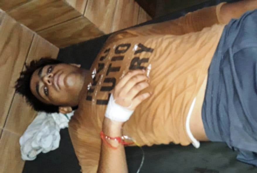 कुरसंडा में बुखार से पीड़ित लवकेश। कुरसंडा में बुखार से पीड़ित लवकेश।